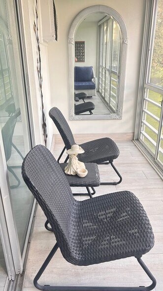 Building Photo - 107 Kent St