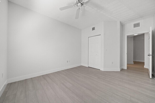 Building Photo - 3020 Alcazar Pl