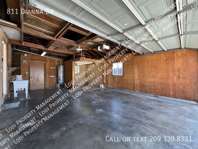 Building Photo - 811 Dianna Dr