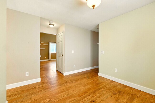 Building Photo - Amazing 3 Bed 4 Bath Highlands Ranch House...