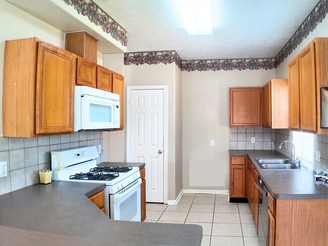 Building Photo - 17202 Desert Maize Ln