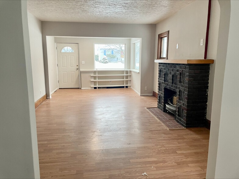 Building Photo - 995 Nevin St