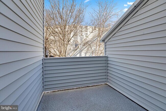 Building Photo - 1639 Carriage House Terrace