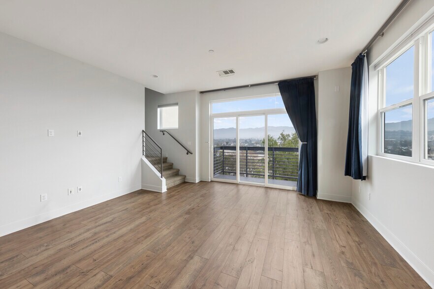 Building Photo - 2753 Waverly Dr