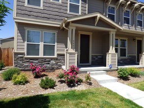 Building Photo - Modern & Convenient 3BR/3BA Home! AVAIL 07/15