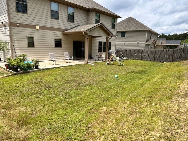 Building Photo - Available 8/21/26