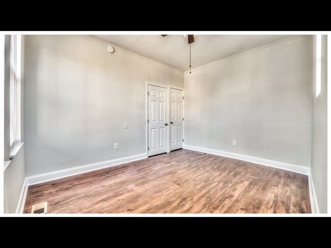 Building Photo - 810 Brooks Ln