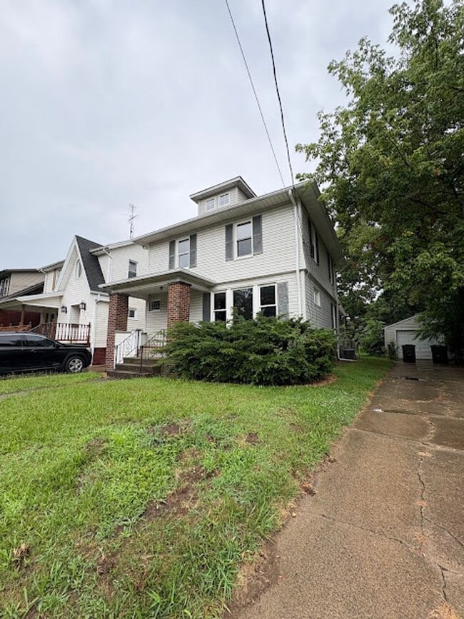 Building Photo - 3 Bedroom 1 Bathroom Home Ready to Rent!