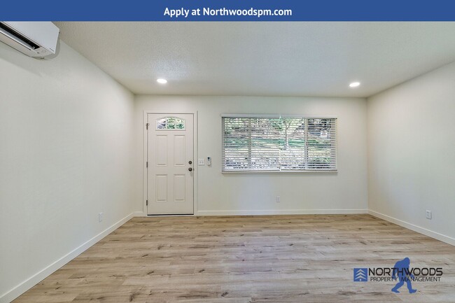 Building Photo - Newly Renovated 2 Bedroom 1 Bath in Beauti...