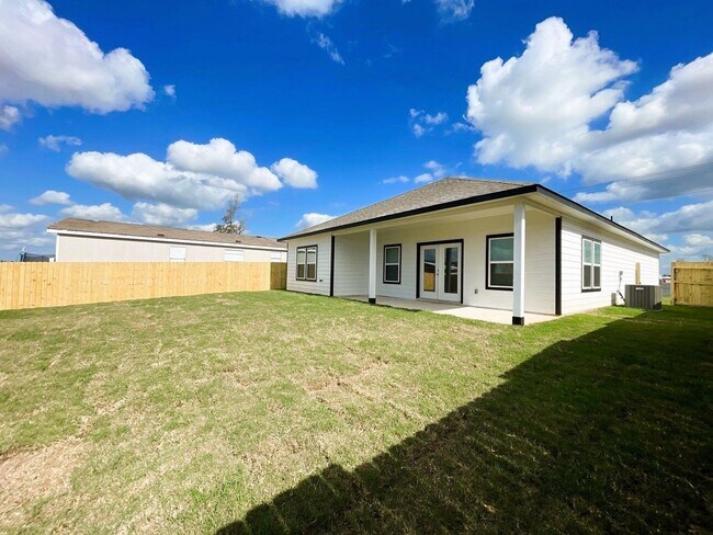 Building Photo - 1561 Rd 5728