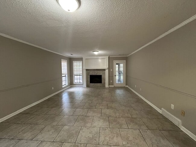 Building Photo - Renovated 3 Bedroom 2 Bath Home for Rent w...