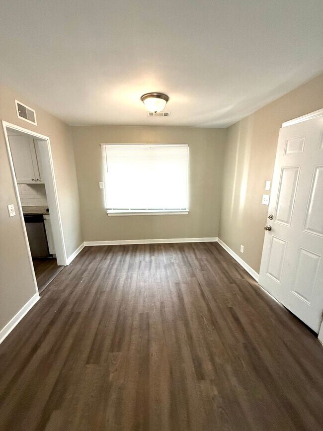 Building Photo - **4 Bed 2 Bath located in Morningview **Call (334-366-9198 for a self showing)