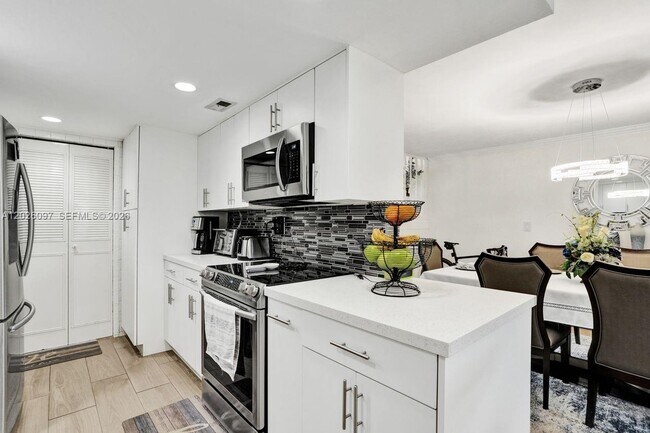 Building Photo - 7355 SW 26th Ct
