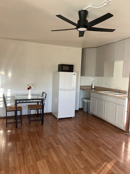 Kitchen - 30413 E Sunset Dr S