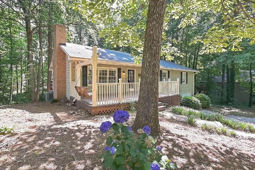 Building Photo - Room in House on Old Mabry Pl