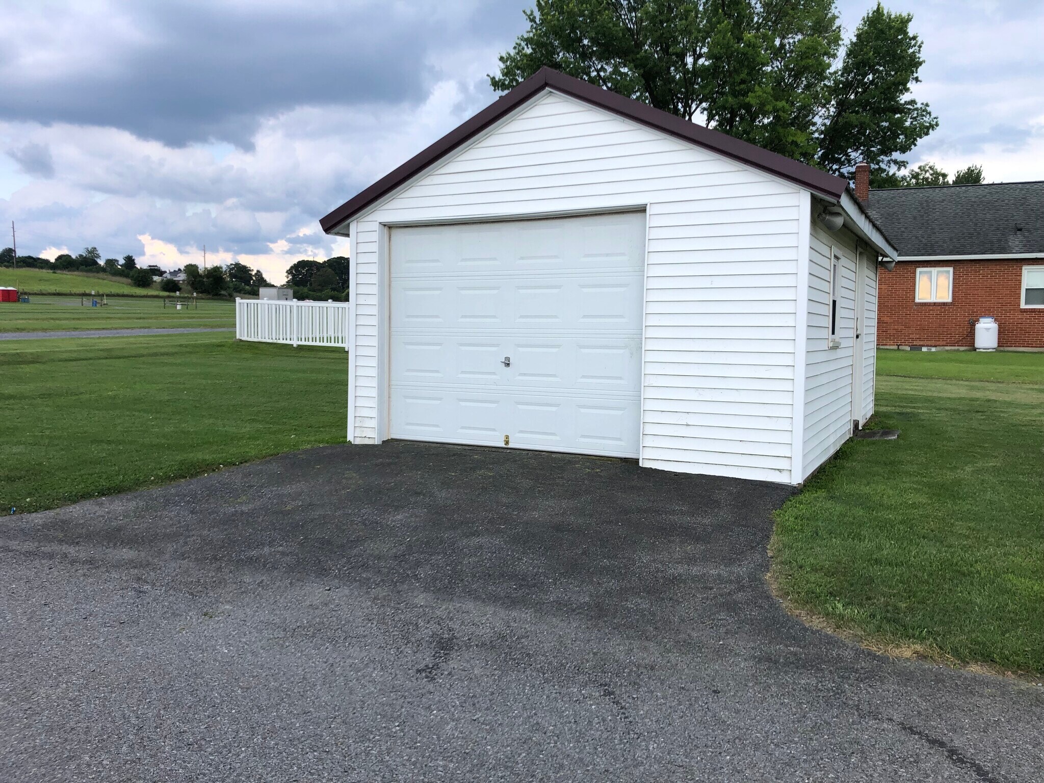 Building Photo - 223 Spring Garden St