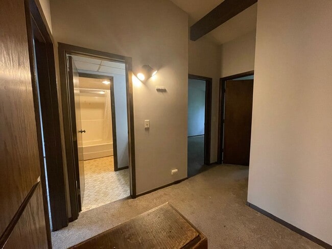 Building Photo - Spacious 3 BR / 2 BA Townhouse w/ Walkout ...