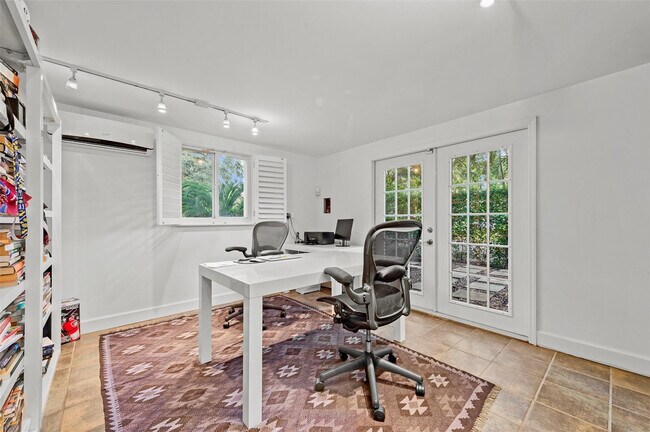 Building Photo - 1221 SW 18th St