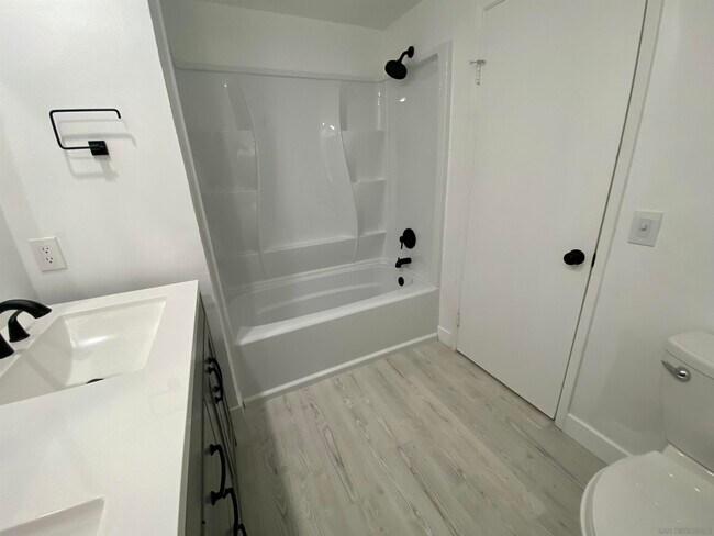 Building Photo - 293 Chapalita Dr