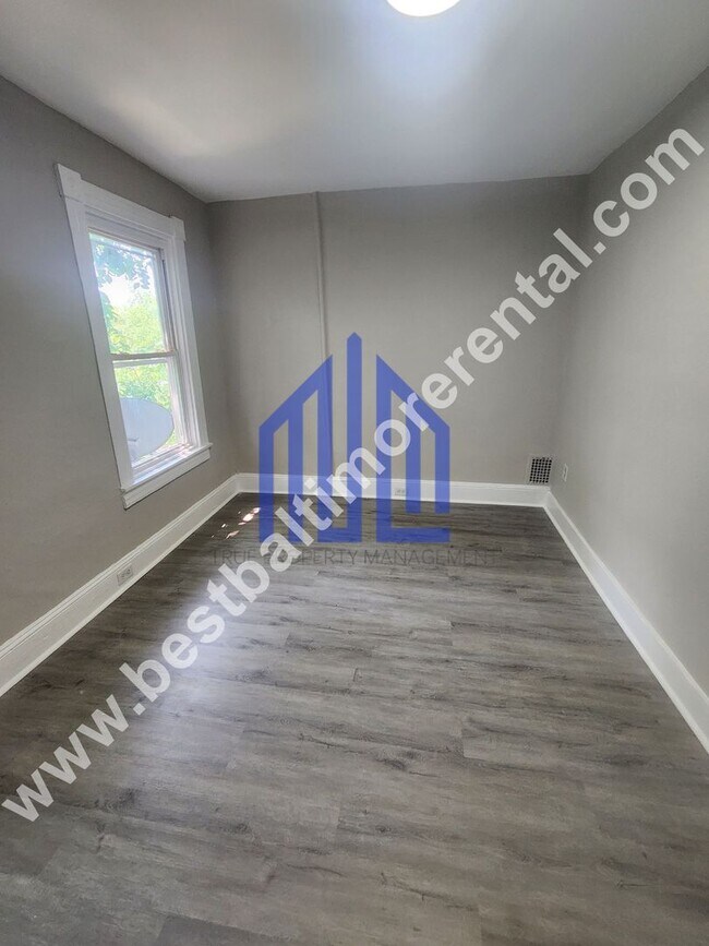 Building Photo - Spacious 3 Bedroom 2 Bathroom in East Baltimore