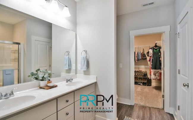 Building Photo - 826 Stonebriar St