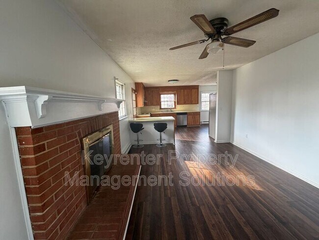 Building Photo - 907 Ladd Rd