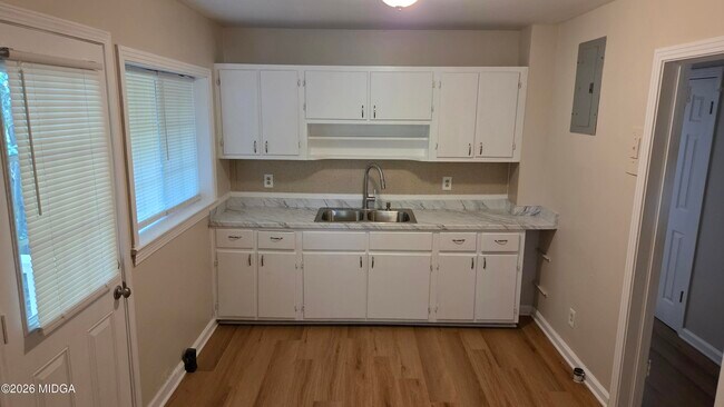 Building Photo - 1460 Brentwood Ave