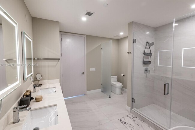 Building Photo - 17550 Collins Ave