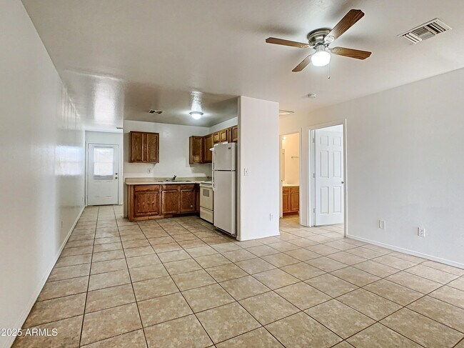 Building Photo - 4205 N Montezuma Dr