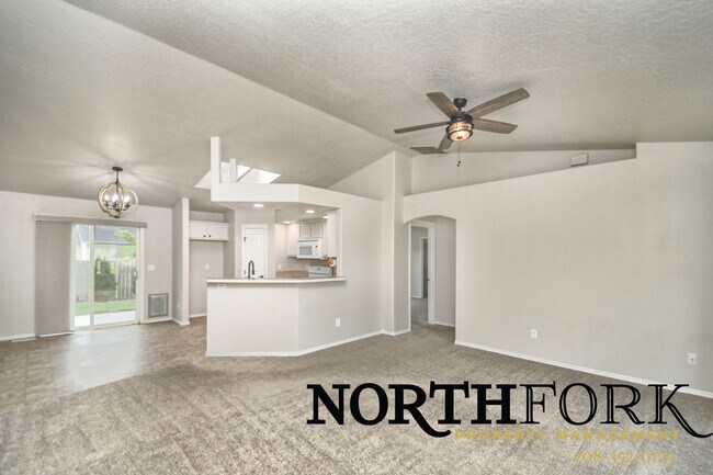 Building Photo - Beautifully Landscaped Cul De Sac Caldwell Home