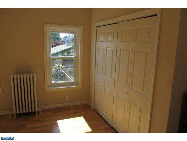 Building Photo - 373 Martin St