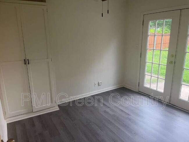 Building Photo - 428 S 67th E Ave