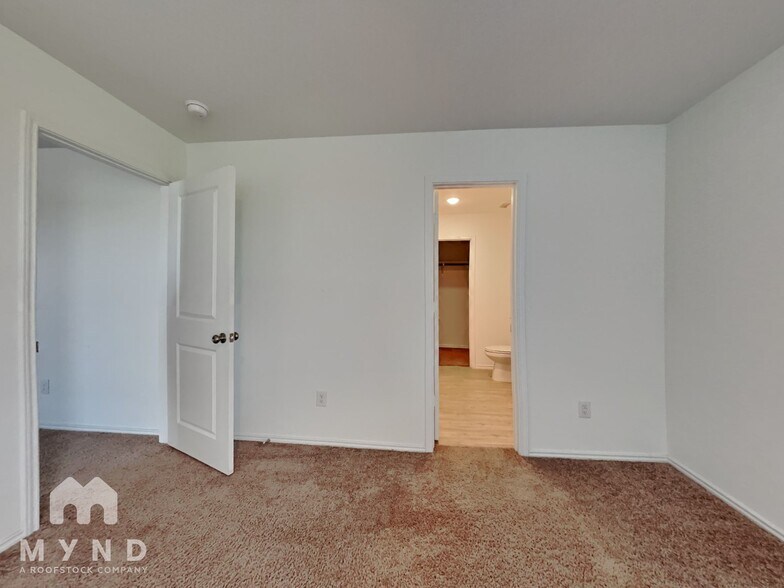 Building Photo - 9007 Lunar Cove