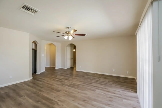 Building Photo - 816 E Ardmore Rd