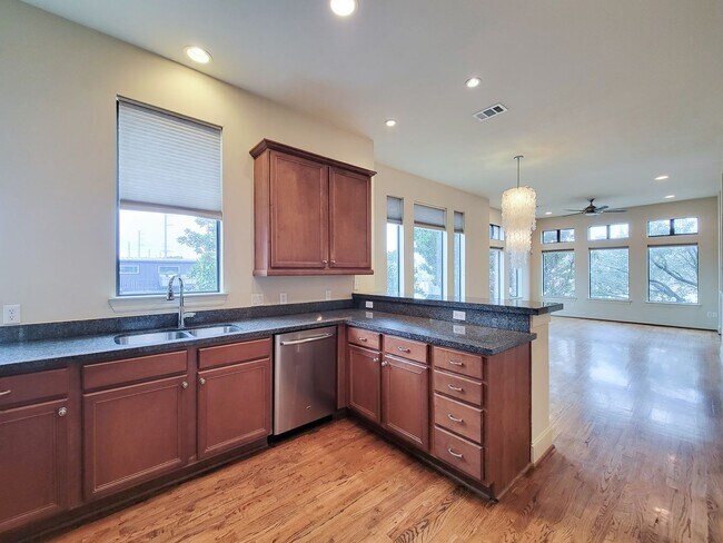 Building Photo - Stunning Corner Unit with Breathtaking Views!