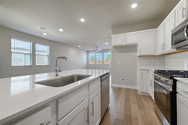 Building Photo - 806 Pne Bch Dr