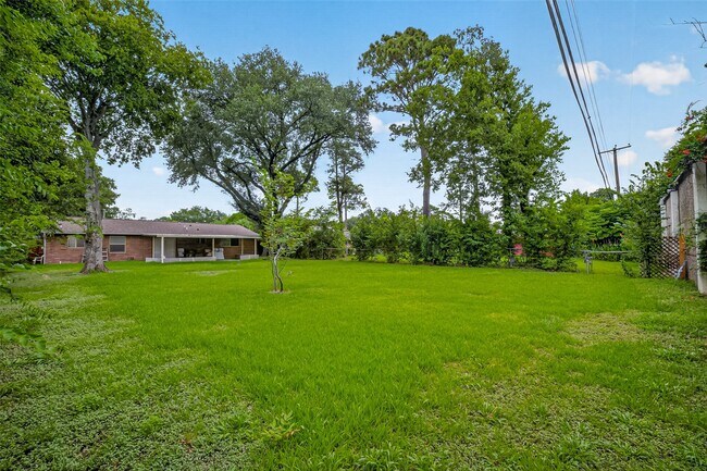 Building Photo - 5803 Greencraig Dr