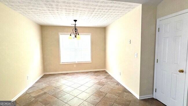 Building Photo - 2336 Pettit Dr