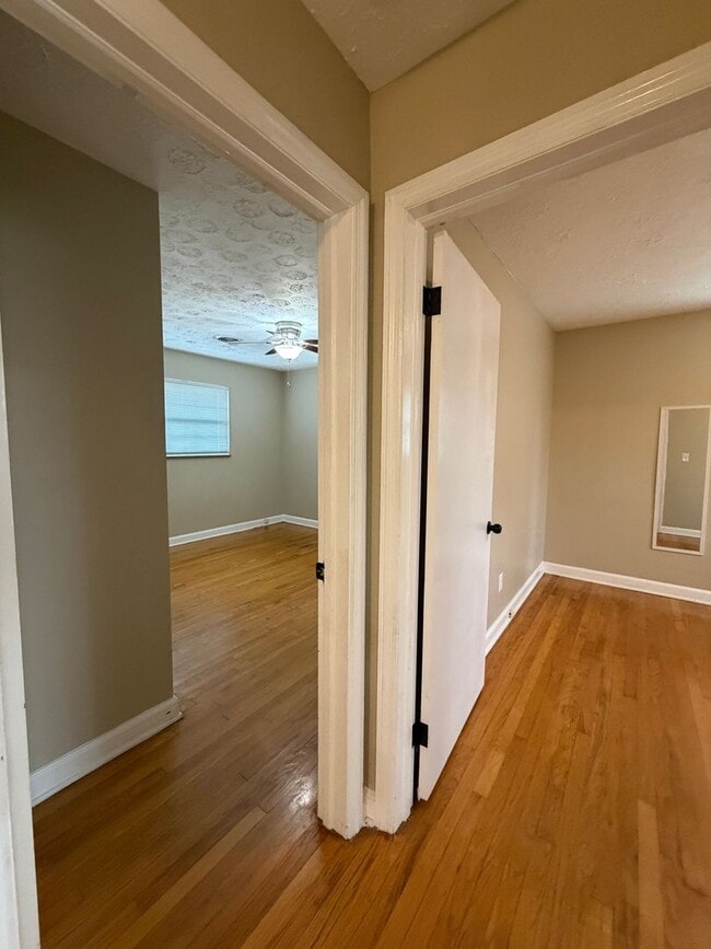 Building Photo - Nice 3 bedroom/1.5 bath home for rent in E. Morristown, Tennessee