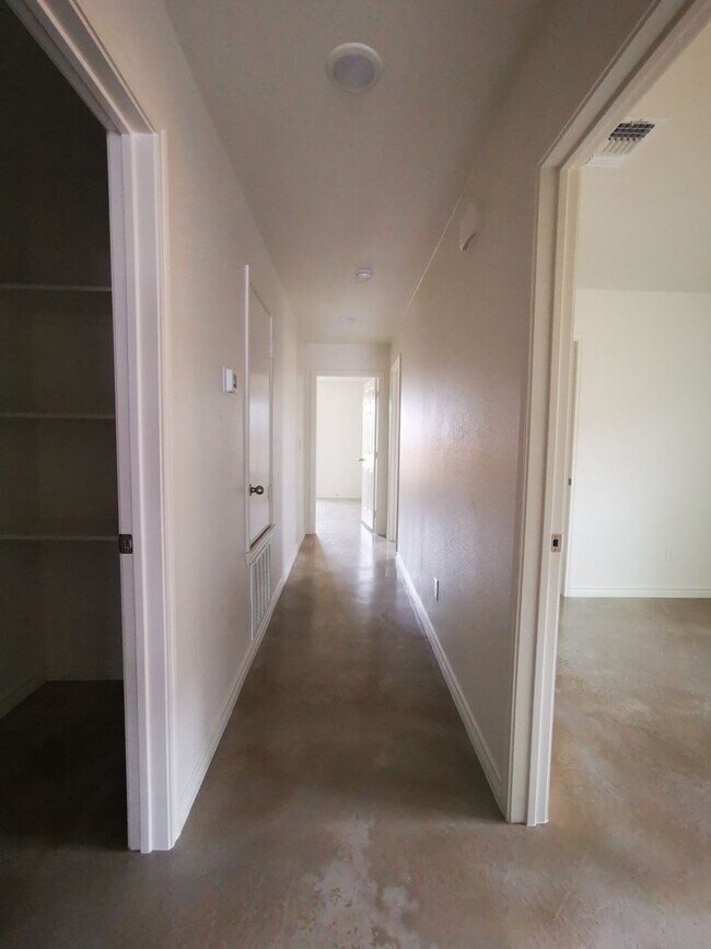 Building Photo - P2-2306 Duntov Drive Temple, TX 76504