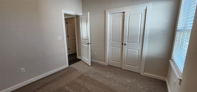 Building Photo - 2220 Delano Dr