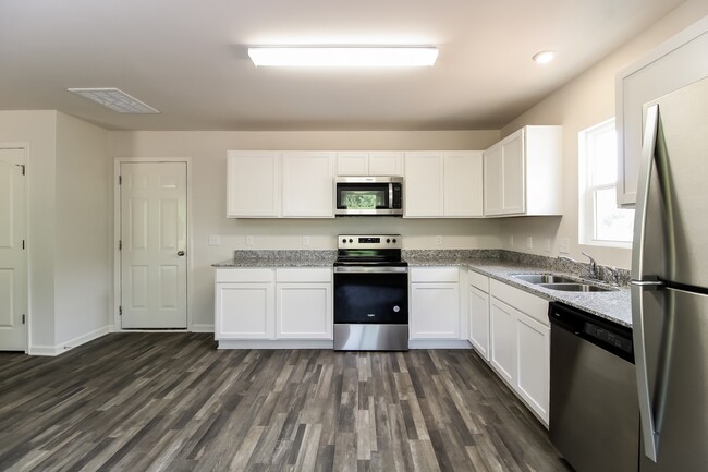 Building Photo - 1592 BOBWHITE LN
