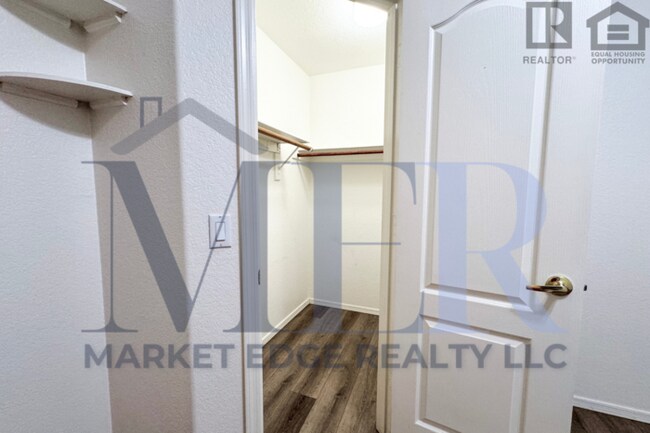 Building Photo - 3Bed/2Bath House at 51st Ave/Loop 101! $399 MOVE-IN SPECIAL! Move-In Ready on 01/08/2026!