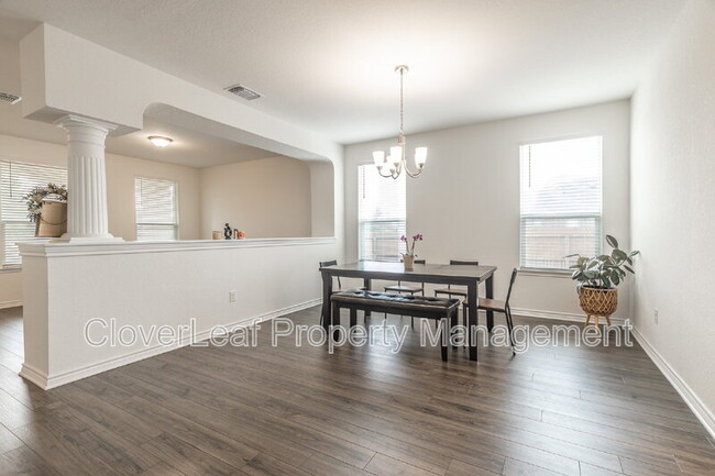 Building Photo - 302 Colonial Blf