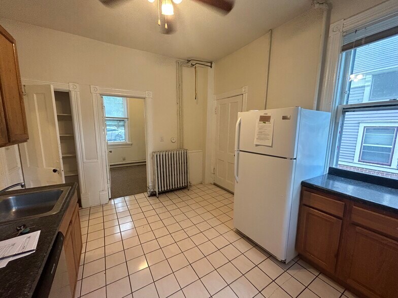 Building Photo - 319 N Pinckney St