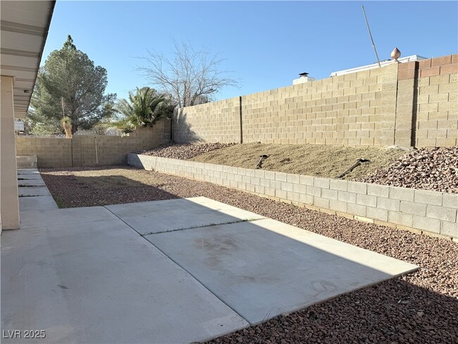 Building Photo - 1008 Eugene Cernan St