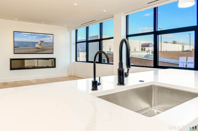 Building Photo - 116 Sherman St