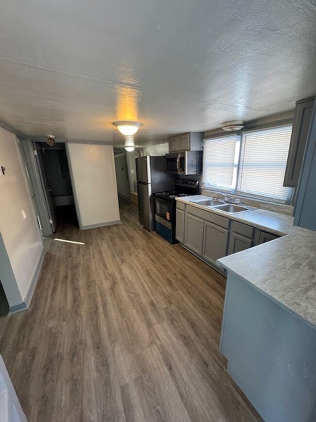 Building Photo - 2203 Rehm Dr