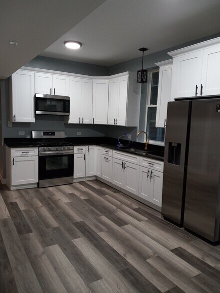Building Photo - 5412 S Damen Ave