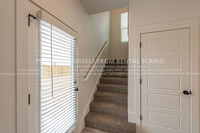 Building Photo - 621 St Charles Pl